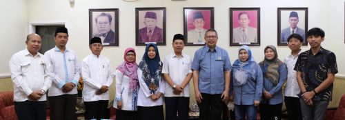 Foto bersama jajaran Pimpinan UIN Antasari dengan Pimpinan Hikmah Sarawak Malaysia (Foto:Humas/Hadi Rustami)