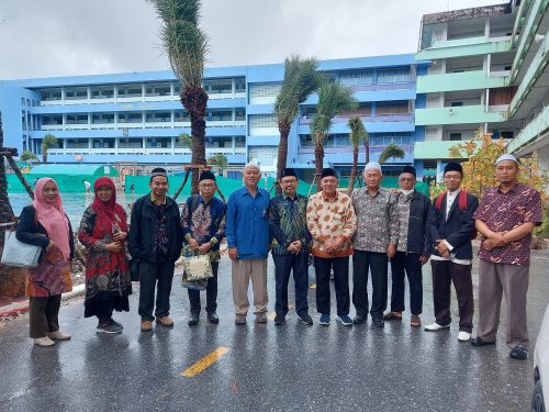 Foto bersama pimpinan UIN Antasari dengan pimpinan Yayasan Kebajikan Islam Yala Thailand (Foto:M. Sandi Rosyadi)