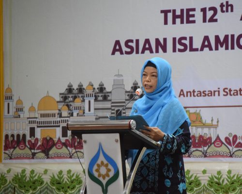 Laporan panitia oleh Siti Muflichah, Ph.D. (Foto-Humas-Hadi Rustami)