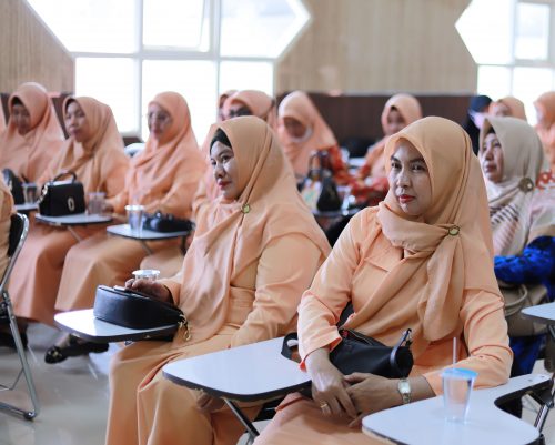 Para istri ASN di lingkungan UIN Antasari saat mengikuti acara (Foto:Humas/Yulida Rifani)