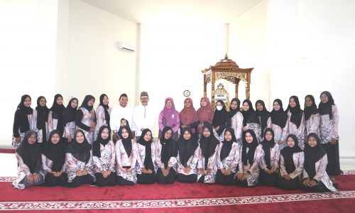 Para mahasantriwati Lorong F Atas Asrama Putri Kampus 2 UIN Antasari (Foto:Humas/Achmad Magfur)