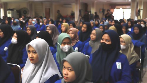 Para peserta kuliah umum dari Fakultas Ekonomi dan Bisnis Islam UIN Antasari (Foto-Humas-Hadi Rustami)