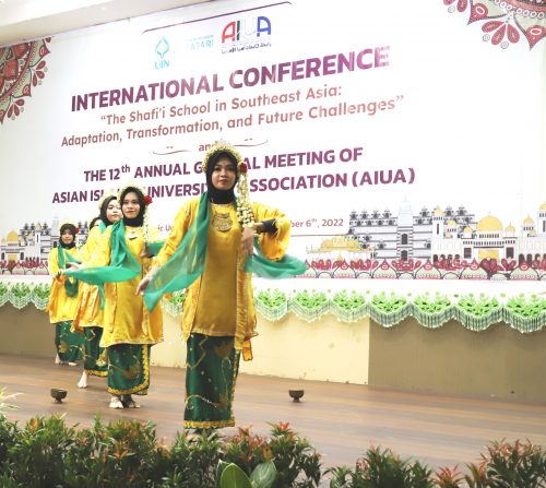 Penampilan tarian Banjar saat upacara pembukaan Konferensi Internasional AIUA (Foto-Humas-Zulkifli Ariyadi)