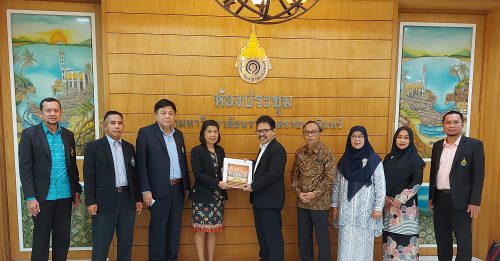 Foto bersama pimpinan PNU Thailand dengan tamu dari UIN Antasari (Foto:Muhammad Sandi Rosyadi)