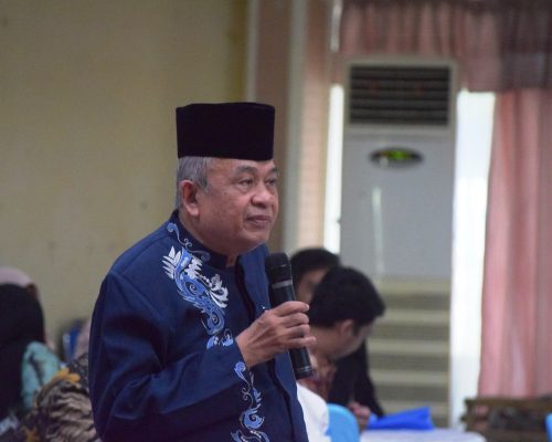 Prof. Dr. H. Abdul Hafiz Anshari A.Z., M.A. saat ikut berdialog di konferensi internasional (Foto-Humas-Hadi Rustami)