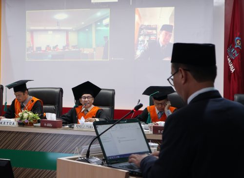 Prof. Dr. H. Abdullah Karim, M.Ag. menguji Disertasi Rahmat Shodiqin (Foto:Humas/Zulkifli Ariyadi)