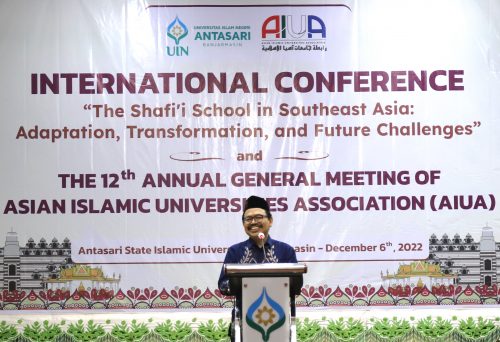 Rektor UIN Antasari Prof. Dr. H. Mujiburrahman, M.A. saat membuka Konferensi Internasional AIUA (Foto-Humas-Zulkifli Ariyadi)