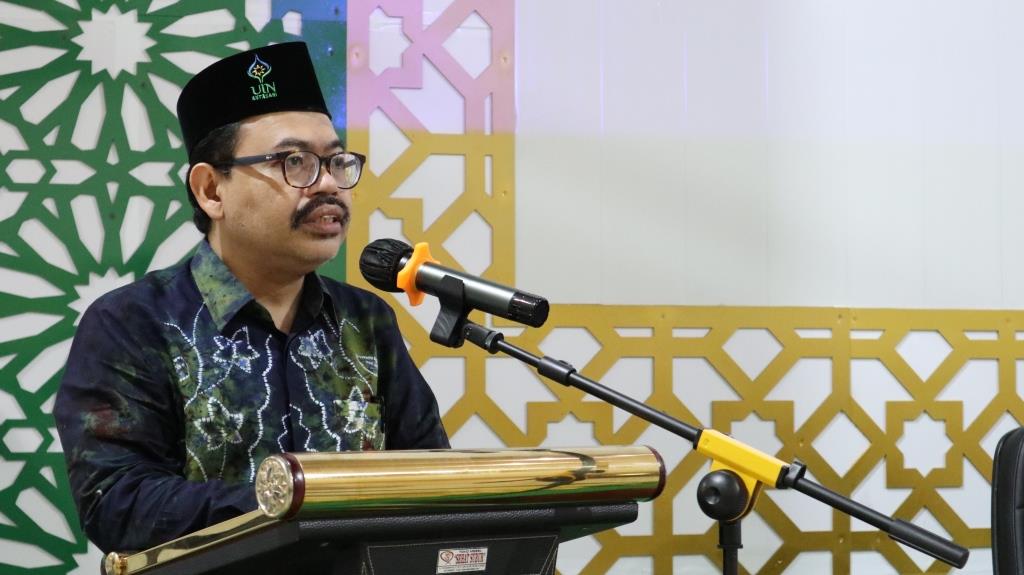 Rektor UIN Antasari Prof. Dr. H. Mujiburrahman, M.A. saat membuka acara (Foto-Humas-Achmad Magfur)