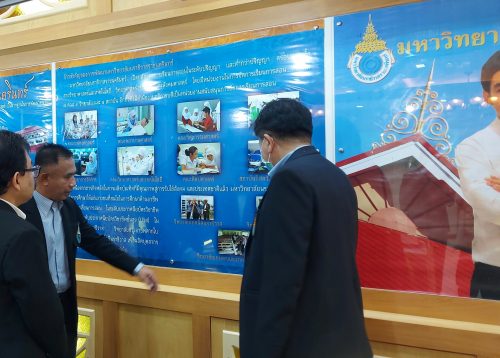 Rektor UIN Antasari diajak melihat profil PNU Thailand (Foto:Muhammad Sandi Rosyadi)