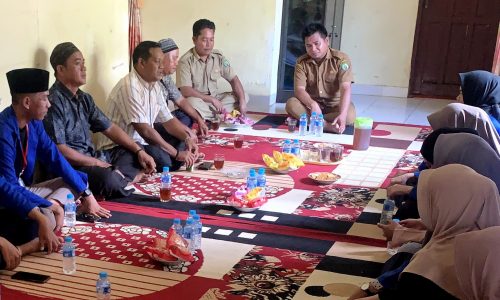 Acara pembukaan program pengabdian bersama Kepala Desa Halong Hairianor (Foto:HMJ MPI)