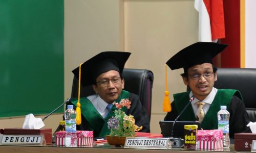 Ahmad Rafiq, Ph.D., dari UIN Sunan Kalijaga Yogyakarta saat menjadi penguji eksternal (Foto:Humas/Zulkifli Ariyadi)