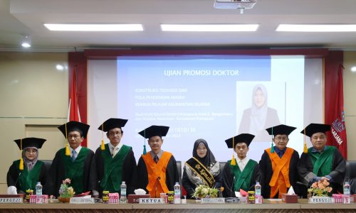 Foto bersama Kamaliah dengan tim penguji (Foto:Humas/Zulkifli Ariyadi)