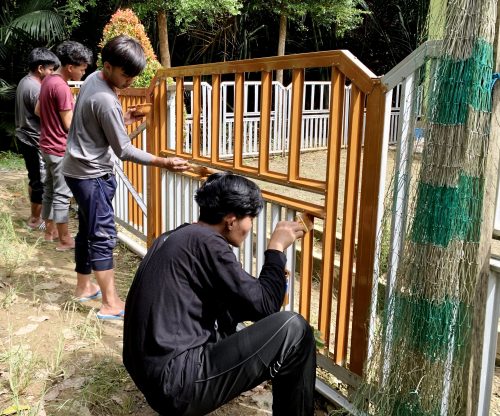 Gotong royong mempercantik infrastruktur desa (Foto:HMJ MPI)