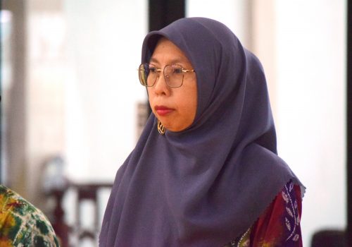 Hj. Nani Hizriani, S.Pd., M.A. dilantik menjadi Koordinator Pusat Kerja Sama dan Hubungan Internasional LPM UIN Antasari (Foto:Humas/Hadi Rustami)