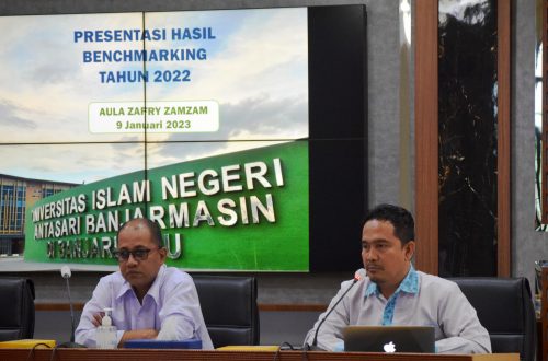 Kepala LP2M UIN Antasari Dr. Zainal Abidin, M.Ag. saat mempresentasikan hasil kunjungan timnya ke sejumlah perguruan tinggi di Jawa (Foto:Humas/Hadi Rustami)