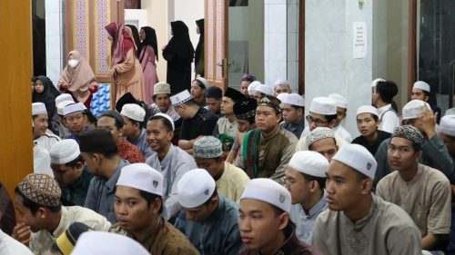 Masjid Kampus 1 Abdurrahman Ismail dipadati para mahasantri (Foto:Humas/Achmad Magfur)