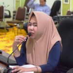 Operator UIN Antasari Nurrizky Novita Wardhani, S.Kom., M.I.Kom. saat menyosialisasikan 5 jalur masuk PTKIN (Foto:Humas/Hadi Rustami)