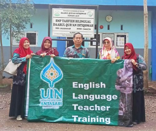 Para pelatih ELTT dari UIN Antasari saat berkunjung ke SMP Tahfiz Daarul Qur'an Istiqamah Tanah Laut (Foto:Prodi TBI)