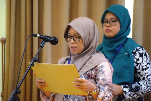 Pembacaan Pakta Integritas oleh Siti Elfa Fakhriyah, S.Th.I. (Foto:Humas/Achmad Magfur)