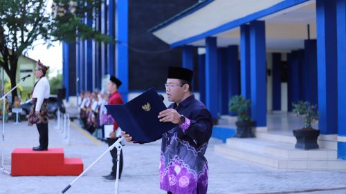 Pembacaan Pancaprasetya Korpri oleh Dr. Taufik Hidayat, M.Psi. (Foto:Humas/Yulida Rifani)