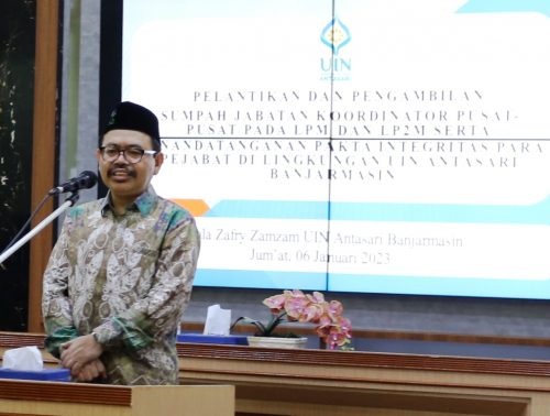 Rektor UIN Antasari Prof. Dr. H. Mujiburrahman, M.A. saat memberikan sambutan (Foto:Humas/Hadi Rustami)