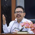 Rektor UIN Antasari Prof. Dr. H. Mujiburrahman, M.A. saat memberikan tanggapannya atas presentasi kunjungan ke berbagai daerah (Foto:Humas/Hadi Rustami)