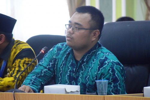 Siswa SMA IT Qardhan Hasan saat berdialog dengan perwakilan pimpinan UIN Antasari (Foto:Humas/Hadi Rustami)