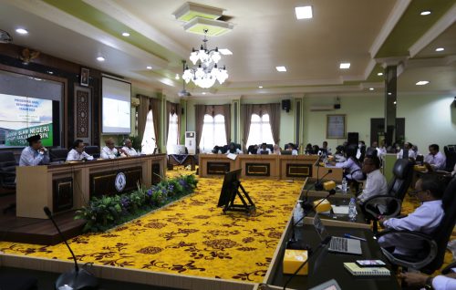 Suasana rapat di Aula Zafri Zamzam (Foto:Humas/Hadi Rustami)