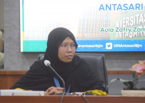 Wakil Kepala SMA IT Qardhan Hasana Banjarbaru Lia Amalia, M.Pd. (Foto:Humas/Hadi Rustami)