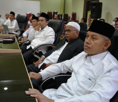 Dekan Fakultas Dakwah dan Ilmu Komunikasi UIN Antasari Dr. H. M. Abduh Amrie, M.A. saat mengikuti acara (Foto:Humas/Hadi Rustami)