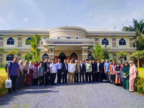 Foto bersama rombongan AIUA di Kantor Majelis Agama Islam Krabi, Thailand (Foto:Sekretariat AIUA)