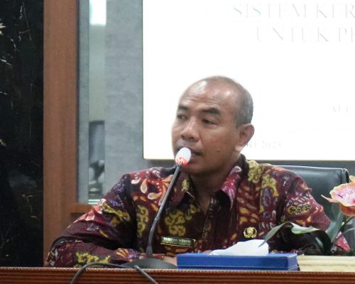 Kabid Pengembangan dan Supervisi Kepegawaian BKN Regional VIII Banjarmasin Bagus Adi Nugroho saat menjadi pemateri di hari pertama (Foto:Humas/Hadi Rustami)