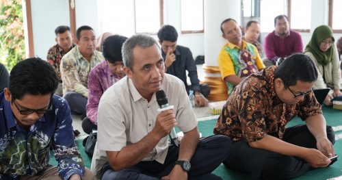 Para peserta antusias berdialog dengan tim sosialisasi UIN Antasari (Foto:Mikwa/Rakhmad Rizkiansyah)