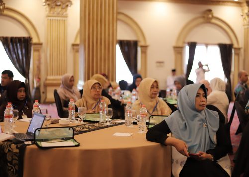 Para peserta rapat kerja sedang mendengarkan arahan Rektor UIN Antasari (Foto:Humas/Yulida Rifani)