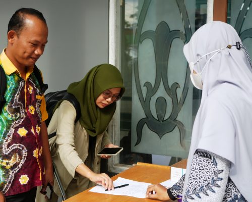 Para peserta sedang registrasi untuk mengikuti acara (Foto:Mikwa/Rakhmad Rizkiansyah)