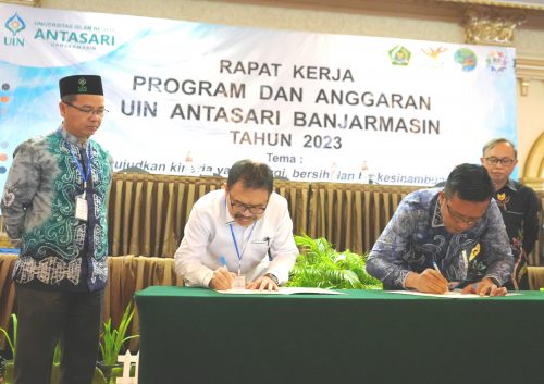 Penandatanganan MoU UIN Antasari dengan BPS Provinsi Kalsel (Foto:Humas/Achmad Magfur)