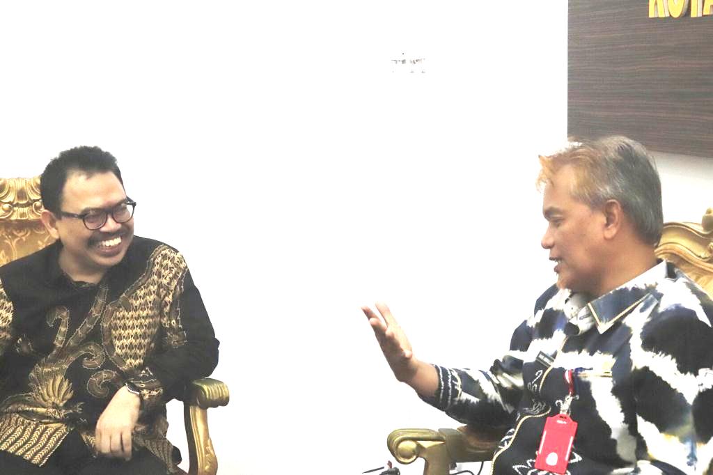 Perbincangan hangat Rektor UIN Antasari dengan Sekda Kota Banjarbaru (Foto:Humas Pemkot Banjarbaru)
