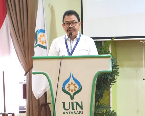 Rektor UIN Antasari Prof. Dr. H. Mujiburrahman, M.A. saat memberikan sambutan (Foto:Humas/Hadi Rustami)