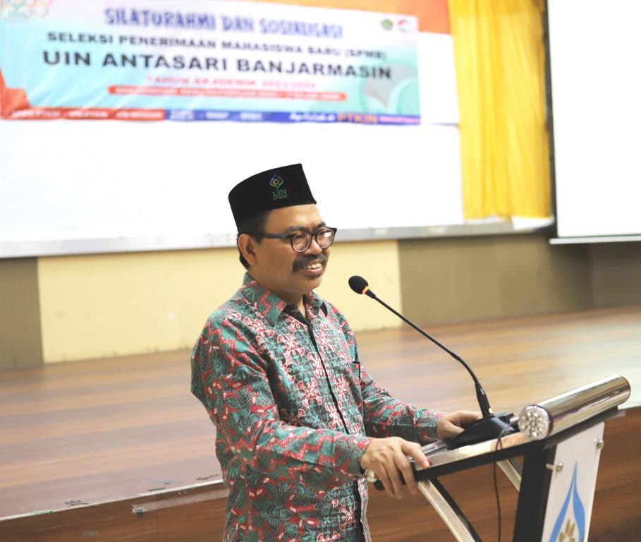 Rektor UIN Antasari Prof. Dr. H. Mujiburrahman, M.A. saat memberikan sambutan (Foto:Humas/Hadi Rustami)