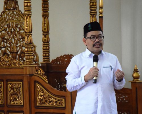 Rektor UIN Antasari Prof. Dr. H. Mujiburrahman, M.A. saat membuka pemondokan tahap 2 2023 (Foto:Humas/Achmad Magfur)