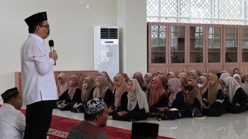 Rektor UIN Antasari saat memberikan sambutan (Foto:Humas/Achmad Magfur)