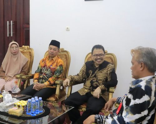 Rombongan Pimpinan UIN Antasari saat bersilaturahmi dengan Sekda Kota Banjarbaru (Foto:Humas Pemkot Banjarbaru)