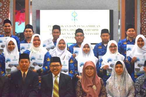 Foto bersama para PNS baru UIN Antasari Tahun 2023 (Foto:Humas/Achmad Magfur)