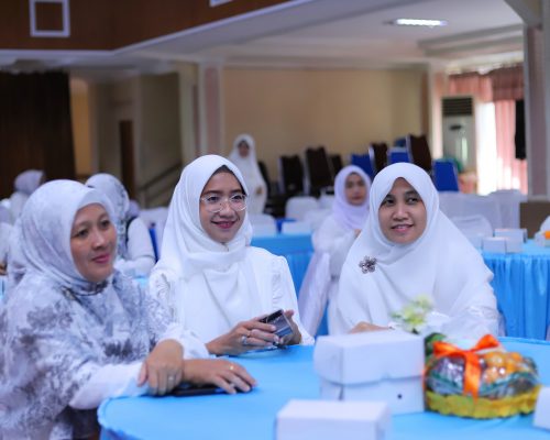 Ibu-Ibu DWP Provinsi Kalsel saat mengikuti pengajian di Kampus 1 UIN Antasari (Foto:Humas/Yulida Rifani)