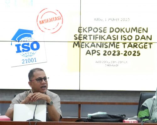 Ketua LPM UIN Antasari Dr. Saugi Mubarak Seff, M.A. saat memandu jalannya acara (Foto:Humas/Hadi Rustami)