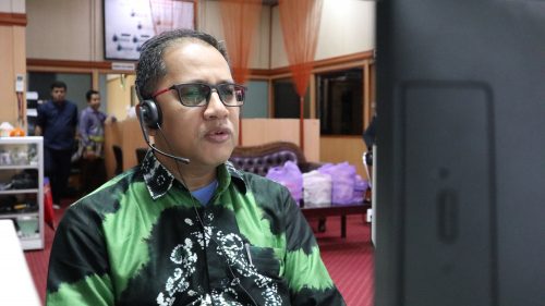 Ketua LPM UIN Antasari Dr. Syaugi Mubarak Seff, M.A. saat menyampaikan laporan panitia (Foto:Humas/Achmad Magfur)