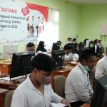 Para peserta serius bersiap mengikuti CAT (Foto:Humas/Hadi Rustami)