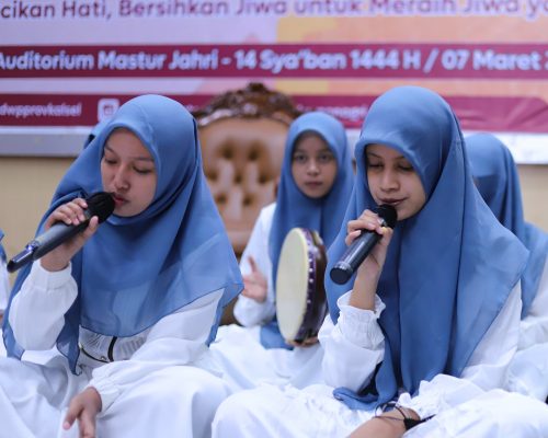 Pembacaan Syair-Syair Maulid Habsyi oleh Grup Al-Wahidah MAN 1 Banjarmasin (Foto:Humas/Yulida Rifani)