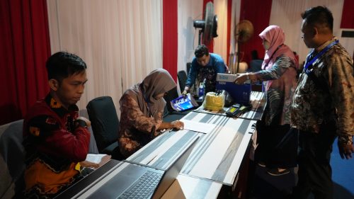 Sejak subuh hari, panitia dari UIN Antasari sudah bersiap di Kanreg VIII BKN di Banjarbaru (Foto:Humas/Hadi Rustami)