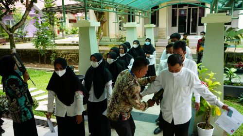 Tim dari UIN Antasari turut membantu kelancaran acara seleksi (Foto:Humas/Hadi Rustami)